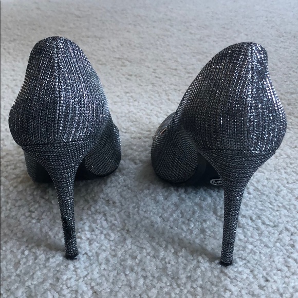 MICHAEL Michael Kors silver heels - Picture 3 of 7